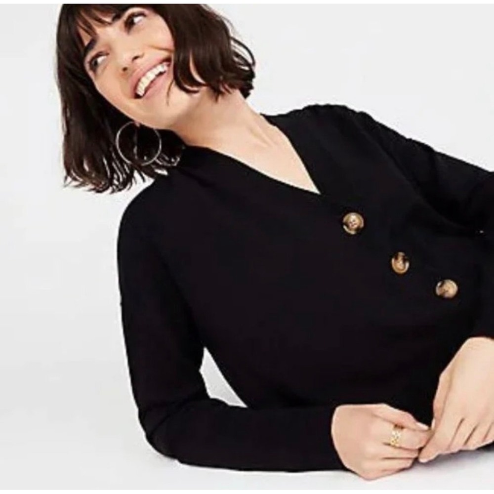 NWOT Ann Taylor Tortoise Shell
Button Front Black Cardigan Size XXL‎